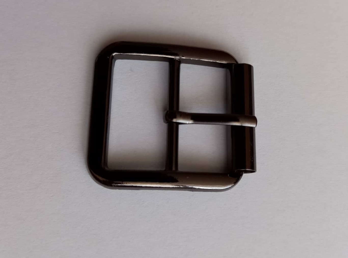 06. Obuvnícka pracka 25 x 25 mm čierny nikel