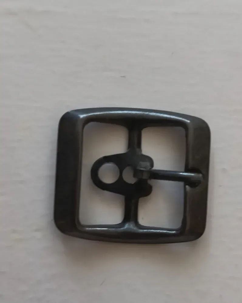 Obuvnícka pracka 20x20 mm čierny lak