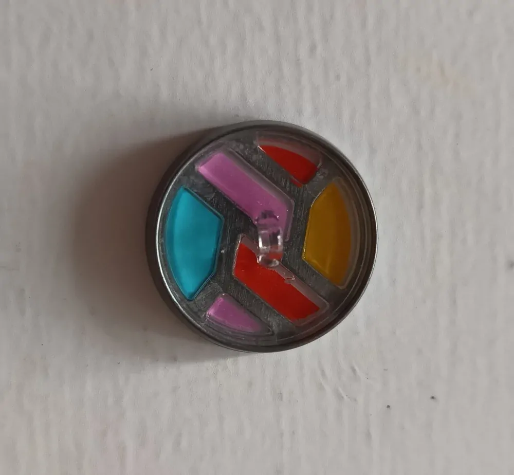 Kovové gombíky -farebné kov/plast 2,1cm