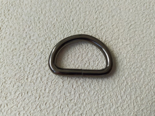 02. Kovový polokrúžok 25 mm čierny nikel