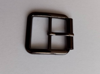 06. Obuvnícka pracka 25 x 25 mm  čierny nikel