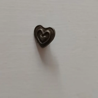 Kovové gombíky-vzor srdce 1,5cm