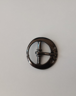 22.Obuvnícka pracka 15x15mm čierny lak vzor 